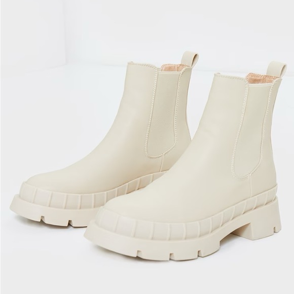 NWT PrettyLittleThing Cream Chunky Welly Style Chelsea Boots Size 8 - Picture 2 of 7